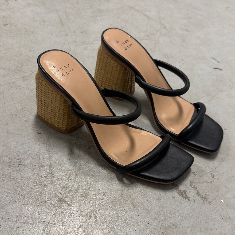 Black Strappy Heeled Sandals A NEW DAY - Never Worn - Low Heels Size 7